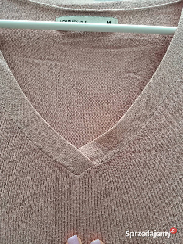 Klasyczny sweter w odcieniu pudrowego różu Trąbki Wielkie