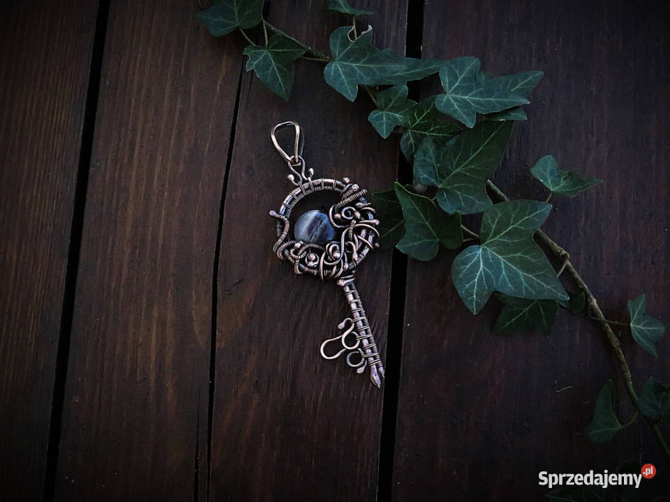Wisiorek klucz miedź rękodzieło kamienie Kraków