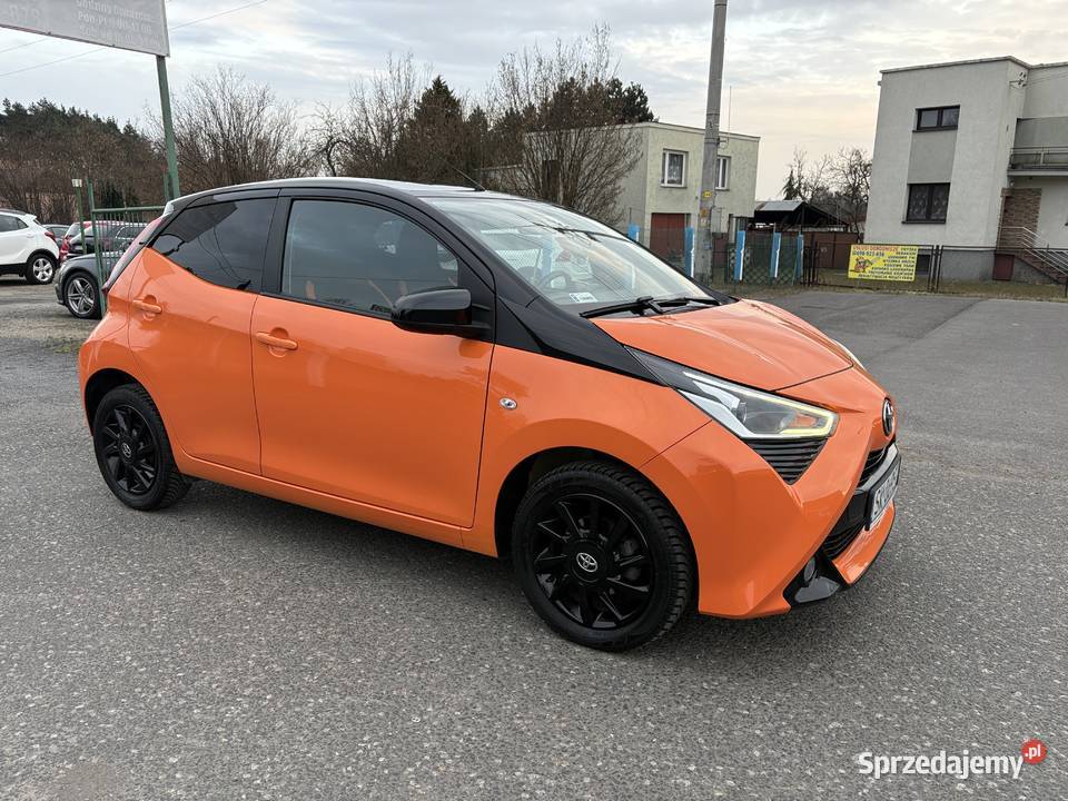 Salon BezwypKlima kamera cofaniaI właścicel Ledy Rok produkcji 2019 Libiąż sprzedam