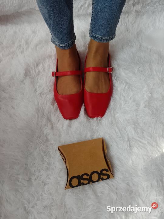 41 ASOS Design Czerwone baleriny z zapięciem z