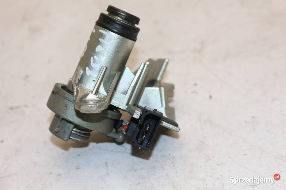 AUDI A8 D3 ZAMEK MECHANIZM KLAPY TYŁ WKŁADKA osobowe Prochowice sprzedam