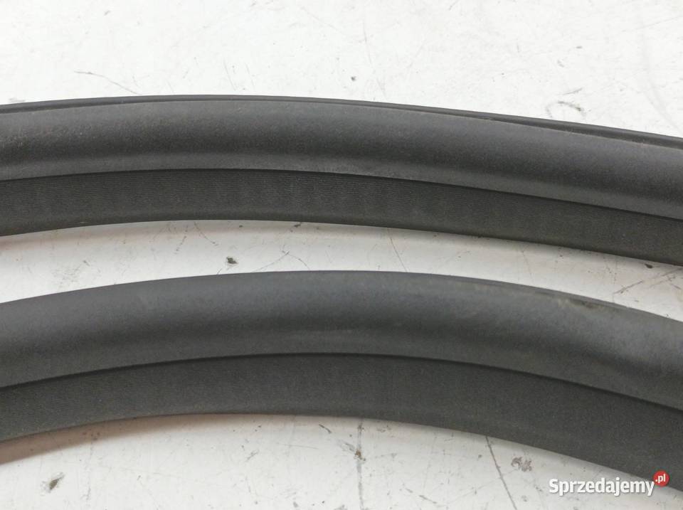 USZCZELKA DRZWI PRAWY LEWY TYŁ KAROSERYJNA KPL Rok produkcji 2015 Karoseria