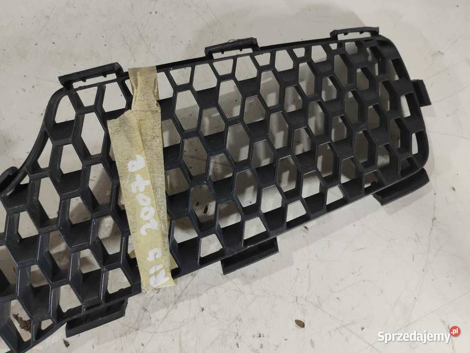 ATRAPA GRILL TOYOTA YARIS II 53111140 osobowe