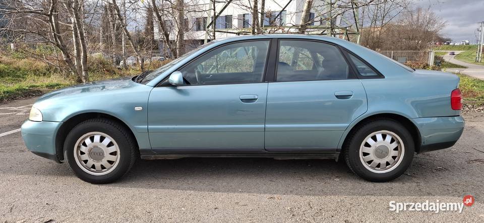 Audi A4 16 benzyna GAZ 1999r KsenonDługie opłaty 100KM Rzeszów