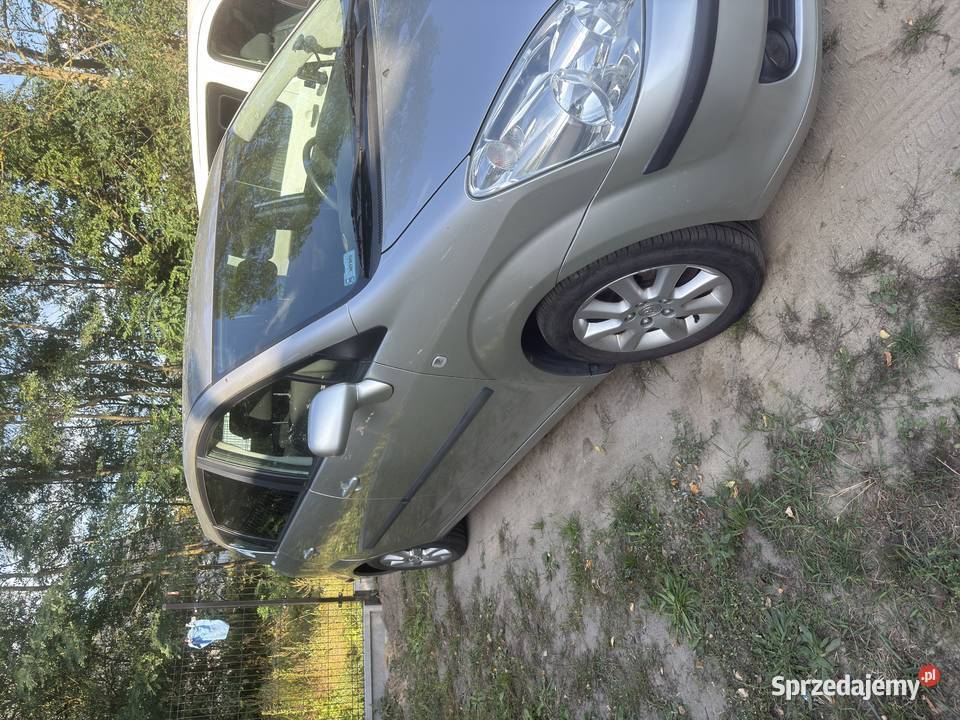 Sprzedam Toyota Corolla Verso 18 benzyna 2006 7 Corolla Verso sprzedam