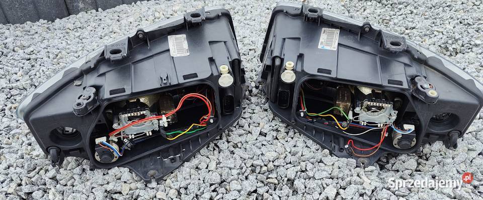 Reflektory AUDI A4 B6 bi xenon VALEO kpl EU Uniwersalne