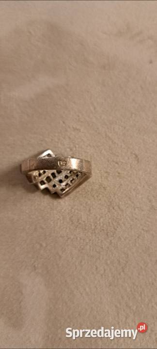 Pierścionek srebrny z cyrkoniami Skaryszew