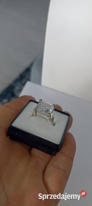 Pierścionek z cyrkonią Warszawa sprzedam