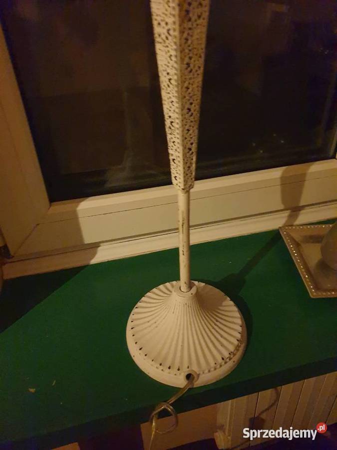 Lampa ozdoba cała z metalu wysoka biała Żuromin