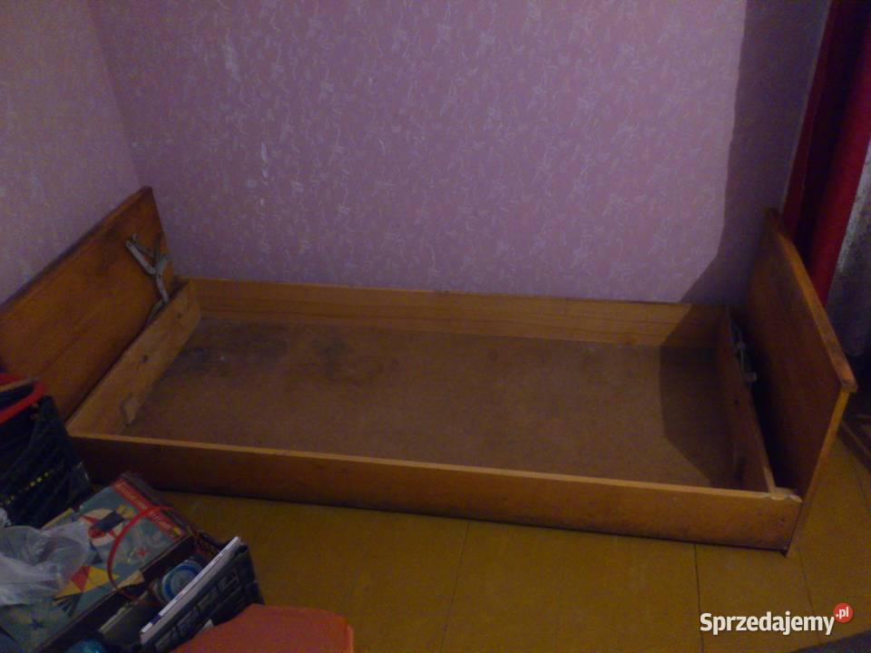 SkrzyniaStalarz wersalkimechanizm rozkładania Łóżka, wersalki i sofy Sobienie Szlacheckie