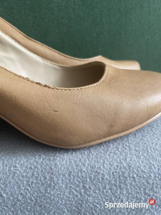 Kremowe buty na obcasie Kłodawa
