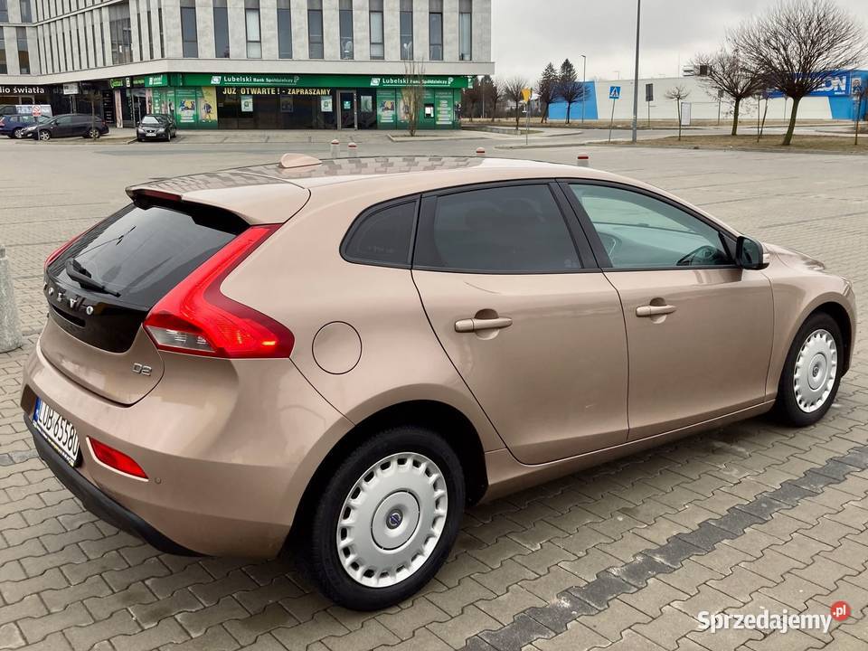 Volvo V40 D2 Kinetic 2016 piękny złoty kolor Lublin
