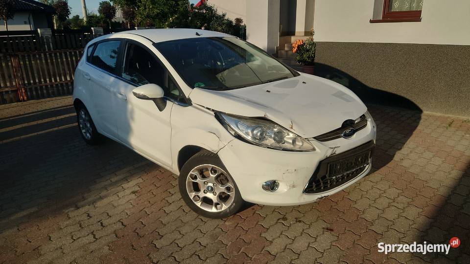 Ford fiesta 125 benzyna titanium mały przebieg 82KM Konin sprzedam
