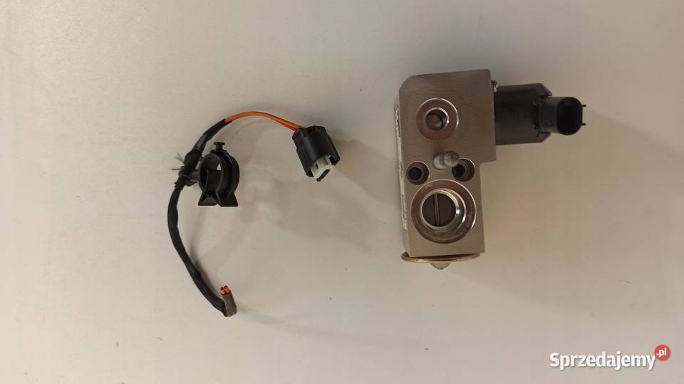 ZAWÓR ROZPRĘŻNY BMW G20 7951456