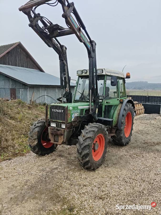 Fendt 250S z ładowaczem Kijany