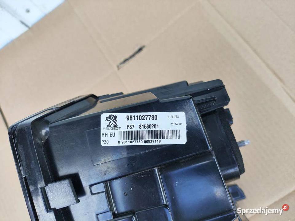 PEUGEOT 5008 II LED LAMPA PRAWA TYŁ W KLAPĘ osobowe Lampy przednie