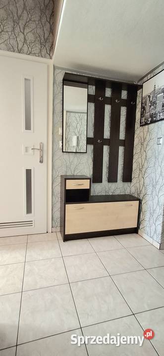 Przestronna kawalerka 35 m kw w centrum placu z dachówka