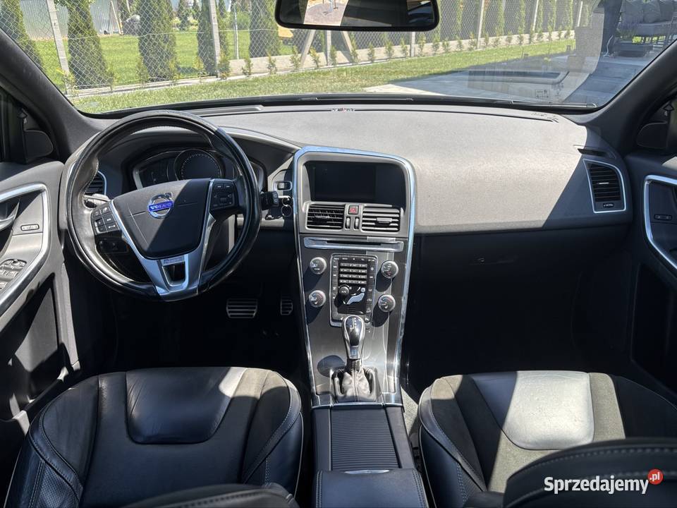 VOLVO XC60 24 D4 AWD R design świętokrzyskie Nietulisko Małe