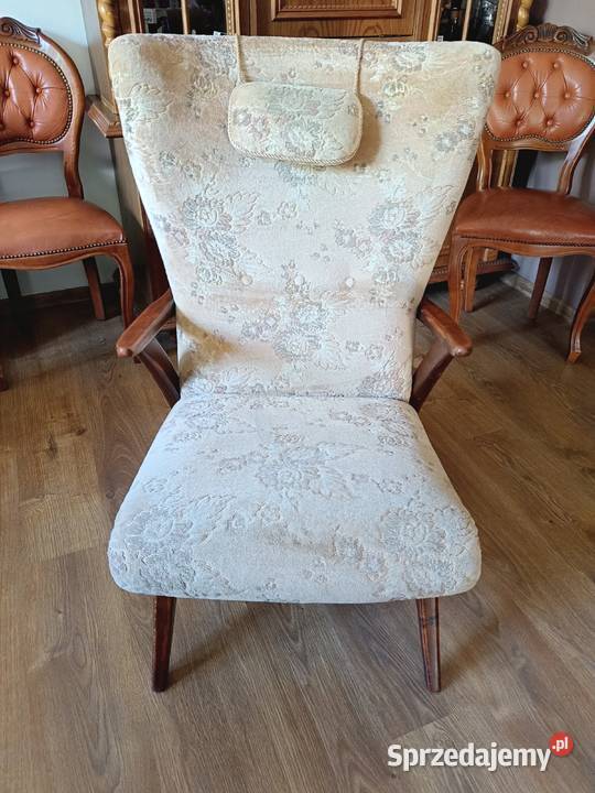 Stary fotel uszak w stanie wygodny Lipno
