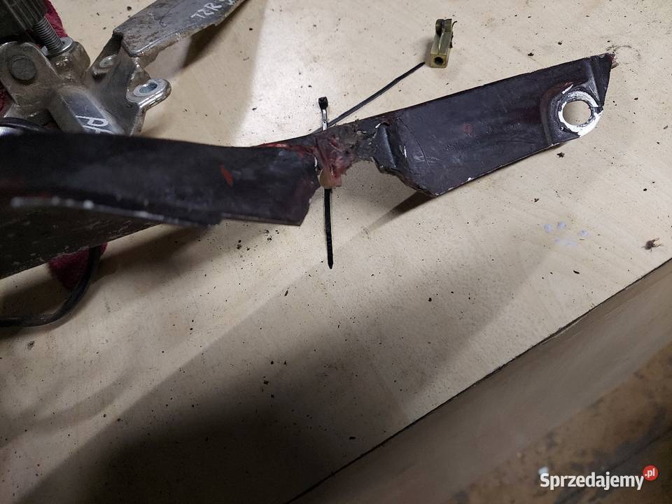 Yamaha XJ 550 ogon zadupek plastik tył tylny