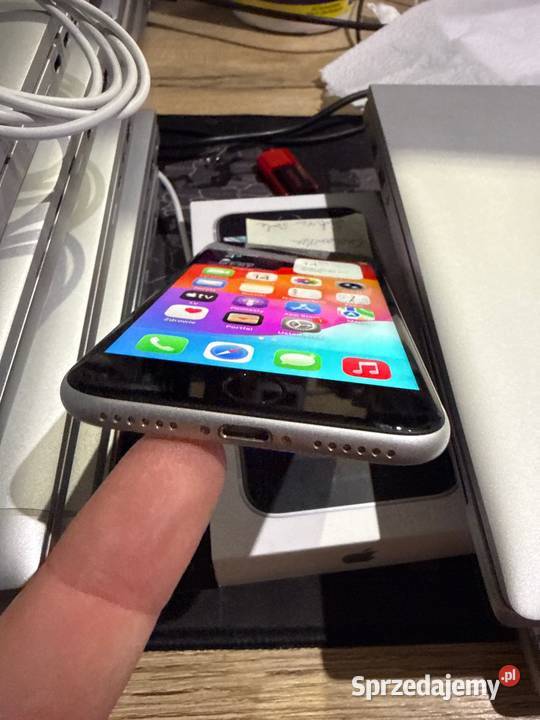 iPhone SE 2020 64GB Stuknięty z dwóch stron Kraków