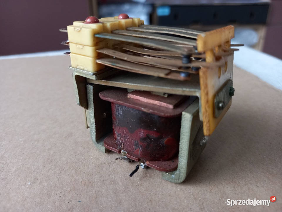 Przekaźnik elektromagnetyczny z czasów PRL Przekaźniki Tomaszów Lubelski