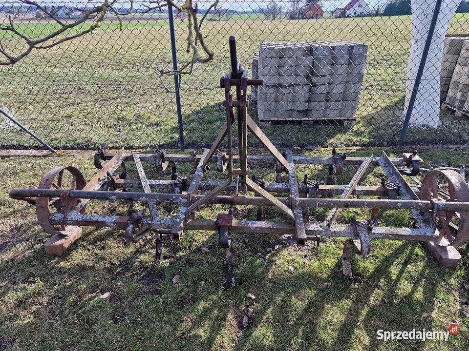 Maszyny rolnicze Kultywator pług rozsiewacz