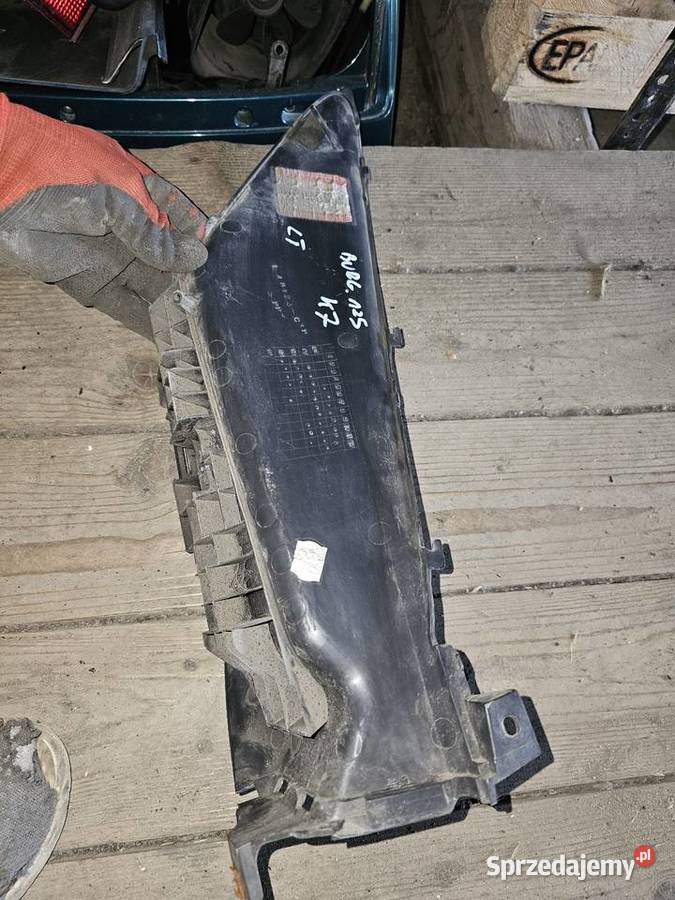 Suzuki Burgman K7 125 podnóżek lewy tylny Jelenia Góra