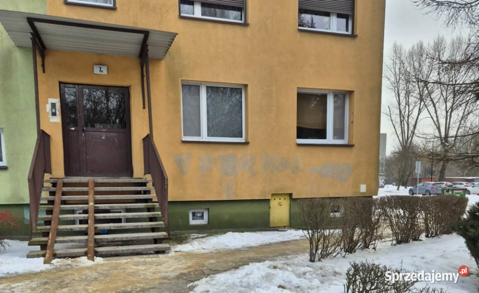 Funkcjonalne 2 pokoje na parterze z piwnicą Ruda Rok budowy 1978