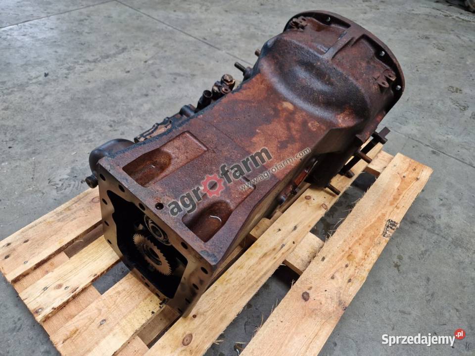 Skrzynia biegów Holland T5040 Części i osprzęt rolniczy Byków