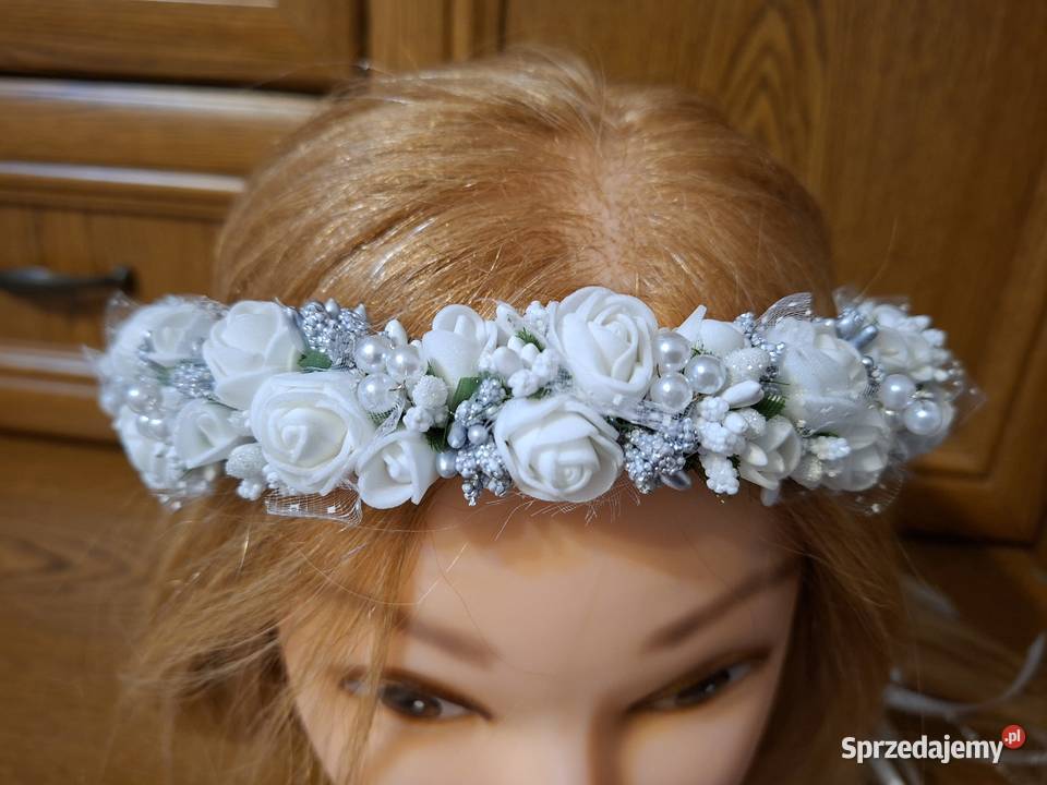 Wianek komunijny biało srebrny Pozostałe Borów