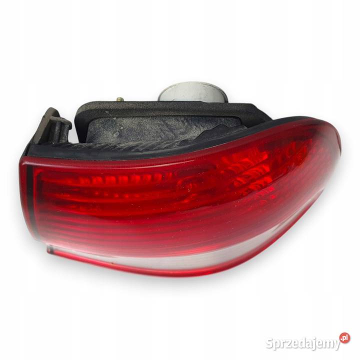 LAMPA PRAWA Volvo V40 I LIFT 19992004 tylna