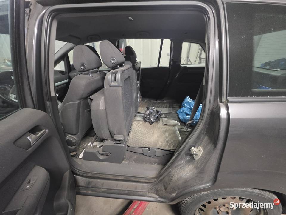 Opel zafira na części Rok produkcji 2009 Poznań sprzedam