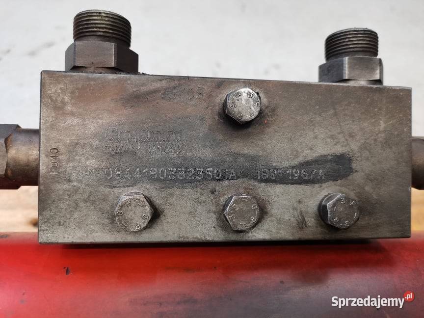 Siłownik podnoszenia ramienia Manitou MLT 835 Wilkowo sprzedam