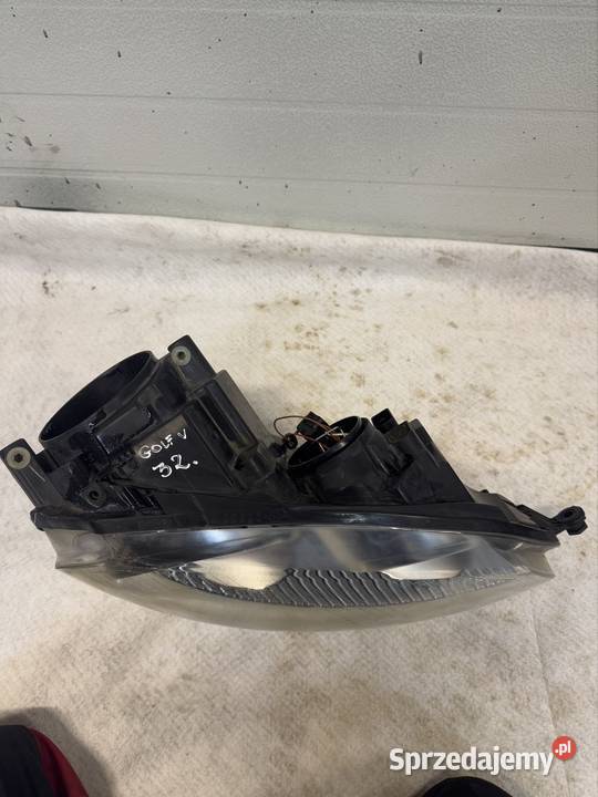 Lampa prawy przód VW Golf V Jetta V Rok produkcji 2010