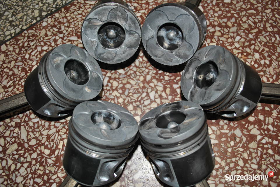 Tłoki komplet AUDI A4B5 A6C5 A8D2 SUPERB 1