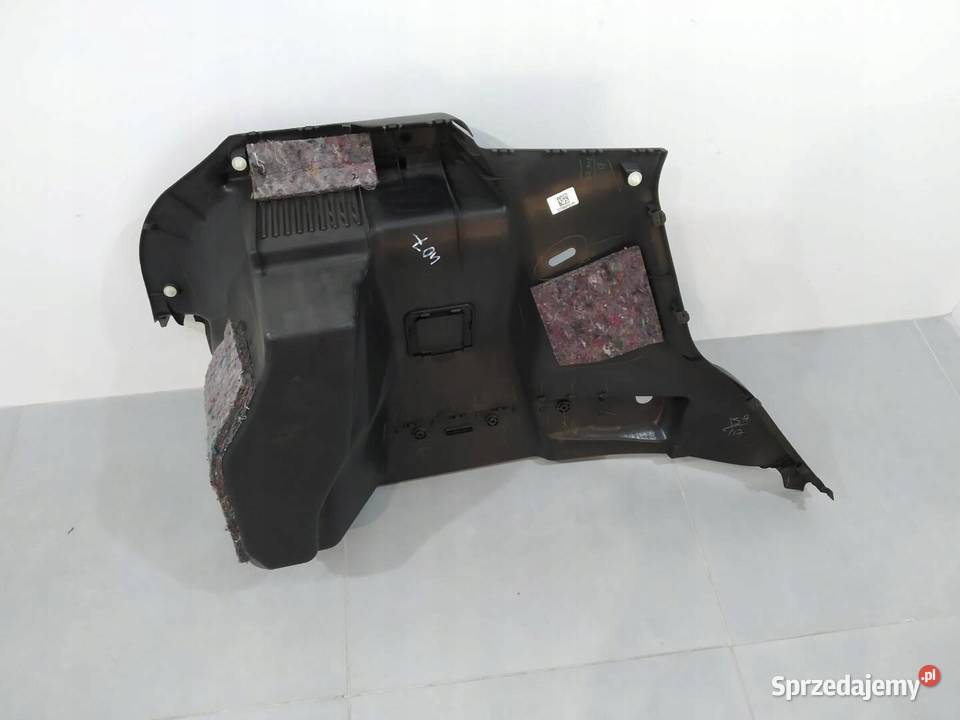 TAPICERKA BOCZEK BAGAŻNIKA PRAWY TYŁ Suzuki