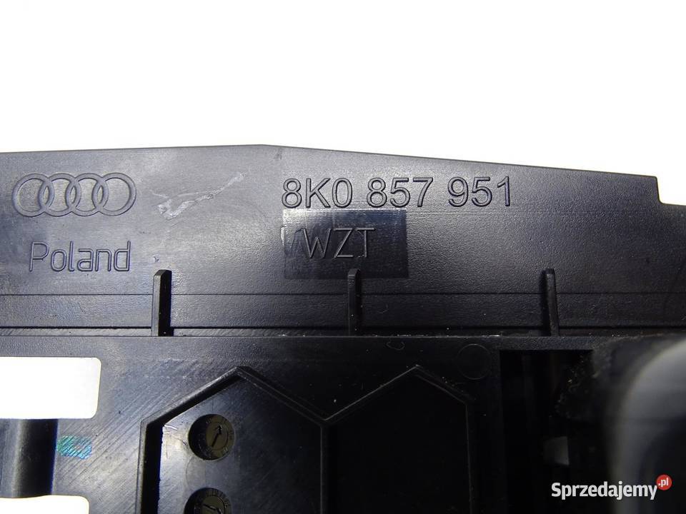 POPIELNICZKA SCHOWEK DESKI ŚRODKOWY 8K0857951