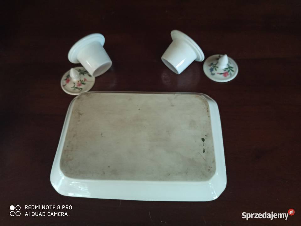 Biała porcelana przyprawnik Z chabrami i różami