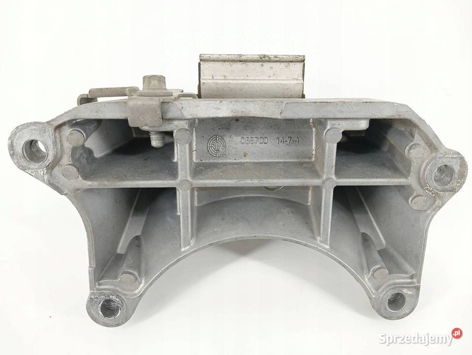 PODUSZKA SILNIKA A2052403400 MercedesBenz Cklasa sprzedam