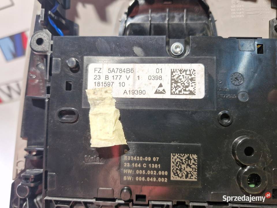 BMW 2 F44 LAMPKA OŚWIETLENIE PODSUFITKI CENTRUM