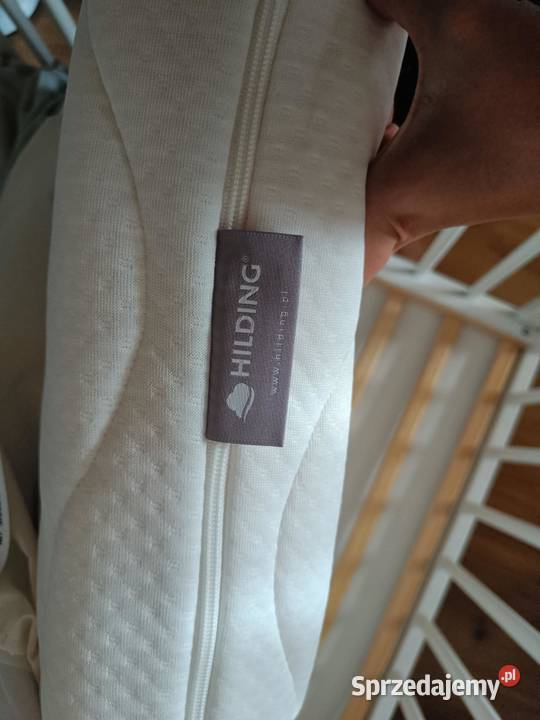 Łóżeczko niemowlaka z szufladą i materacem