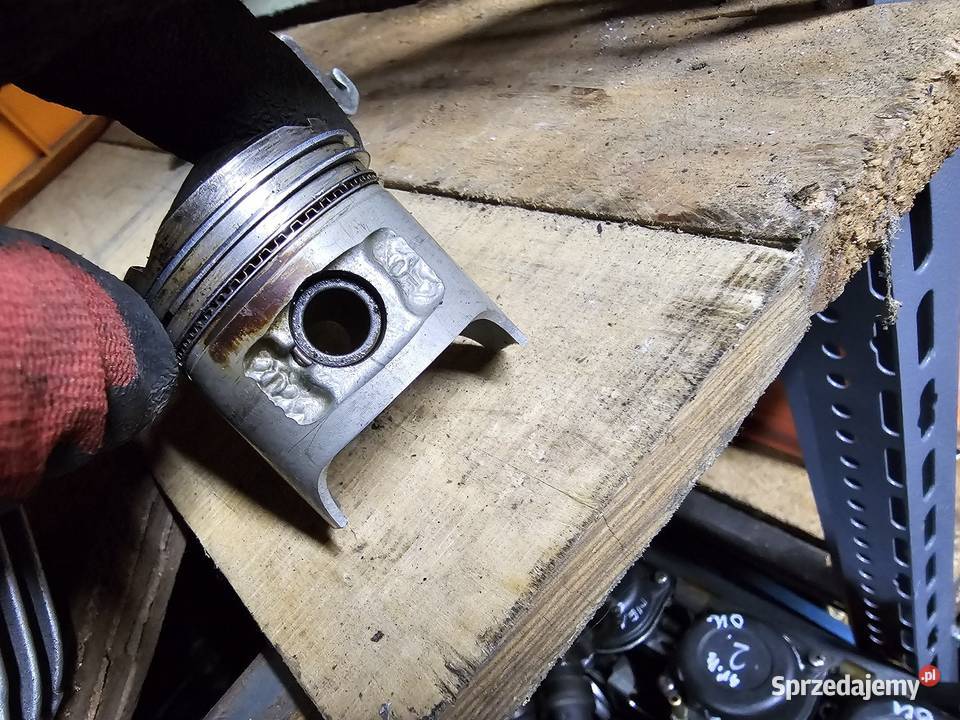 Hyosung GV 125 aquila cylinder tłok GV125 przód Silniki i osprzęt