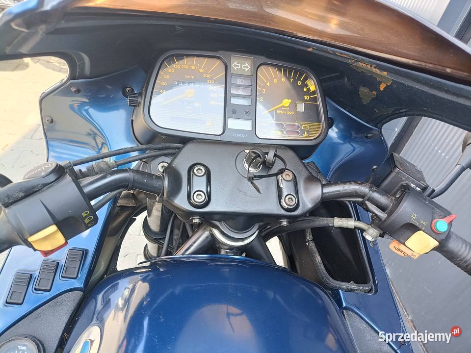 BMW K1 z dokumentami Padniewko