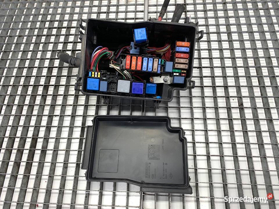 SKRZYNKA BEZPIECZNIKÓW OPEL VIVARO B 93452999 podkarpackie sprzedam