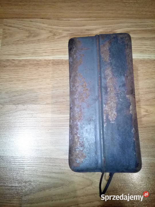 Stara metalowa apteczka samochodowa z czasów PRL Dobieszowice