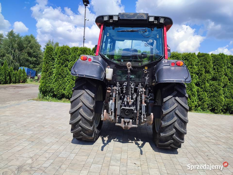 Valtra N101 z tuzem i ladowaczem Grabów Szlachecki