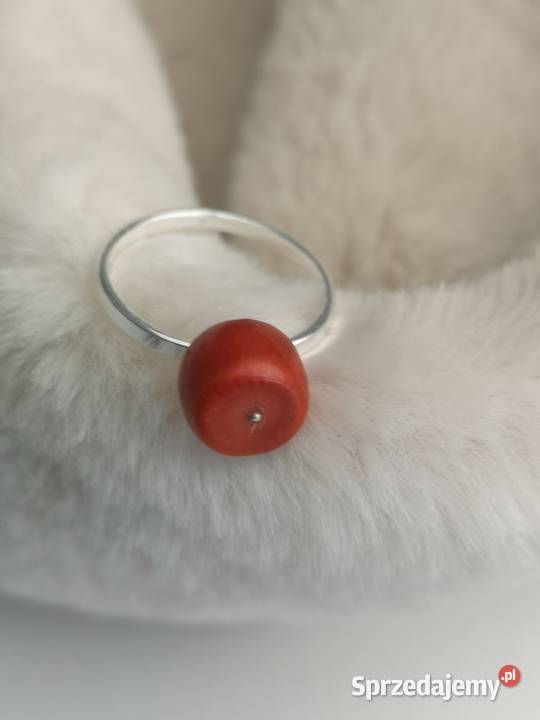 pierścionek z naturalnym koralem Mirakowo