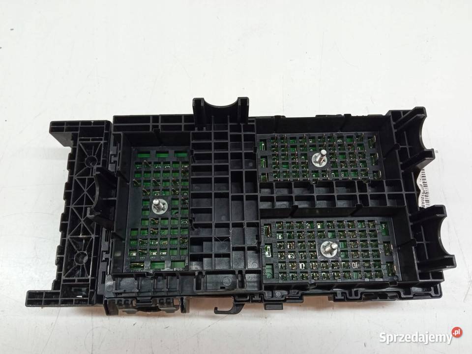 SKRZYNKA BEZPIECZNIKÓW 68235120AB 33 B 272 Jeep osobowe