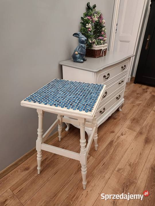 Stolik ozdobny do domu na balkon taras